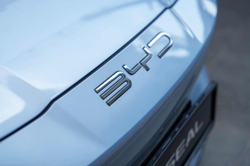 Cadência de lançamentos na automotiva e impacto em devs: guia técnico