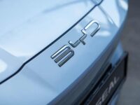 Cadência de lançamentos na automotiva e impacto em devs: guia técnico