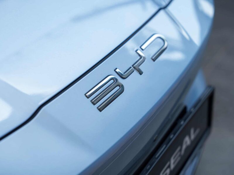 Cadência de lançamentos na automotiva e impacto em devs: guia técnico