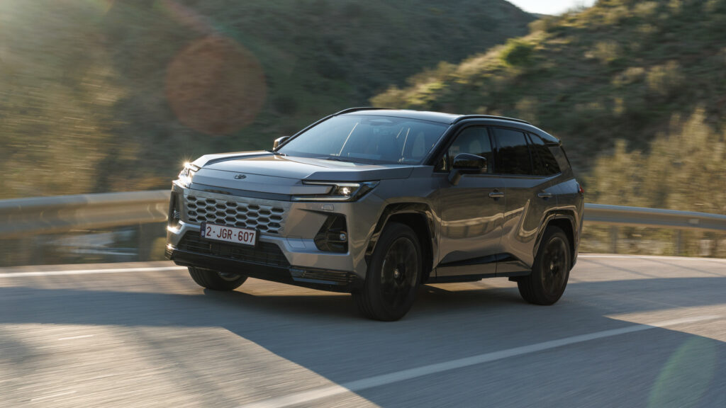 Arene Toyota RAV4: arquitetura software e atualizações seguras