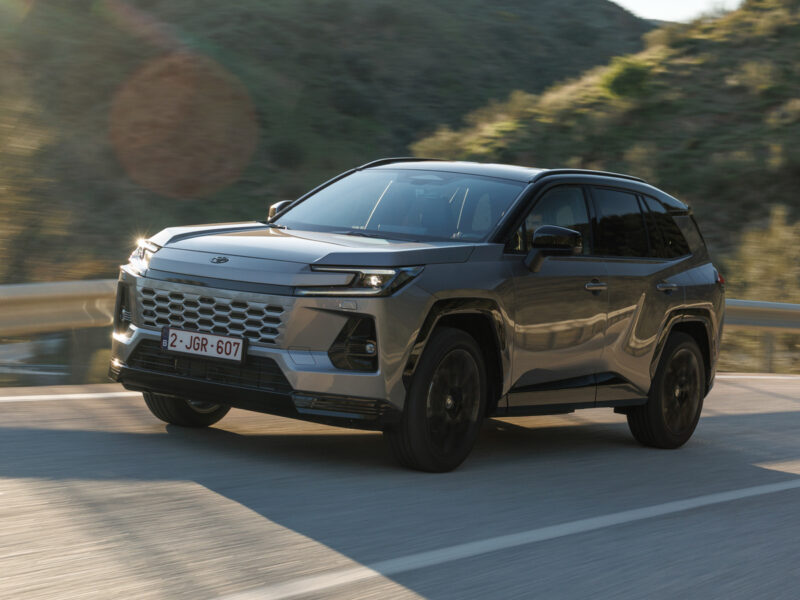 Arene Toyota RAV4: arquitetura software e atualizações seguras