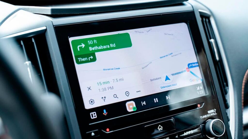 Velocímetro no Android Auto com Google Maps Como validar rollout e jitter na prática