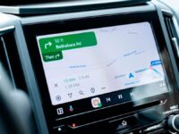 Velocímetro no Android Auto com Google Maps Como validar rollout e jitter na prática
