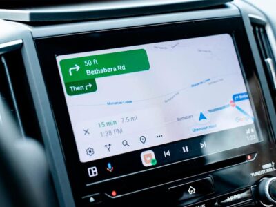 Velocímetro no Android Auto com Google Maps Como validar rollout e jitter na prática