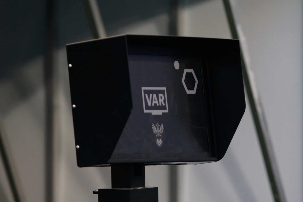Impedimento semiautomático na Série A: pipeline de visão e auditoria