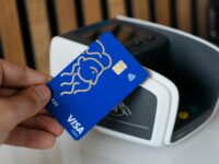Visa demite 2600 por IA: 5 tarefas que devs devem automatizar