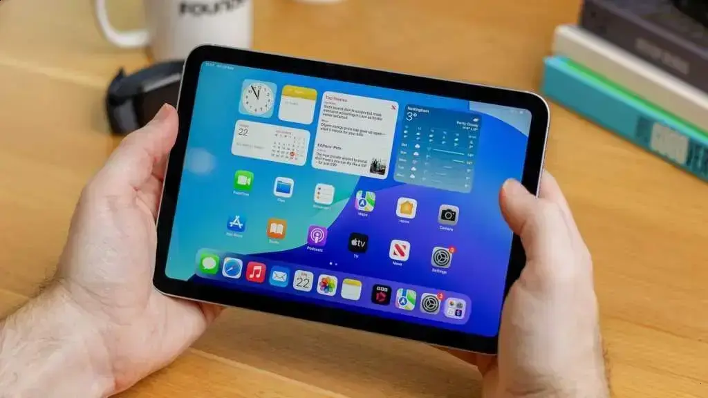 OLED no iPad mini: como a tela melhora leitura e programação em 2026