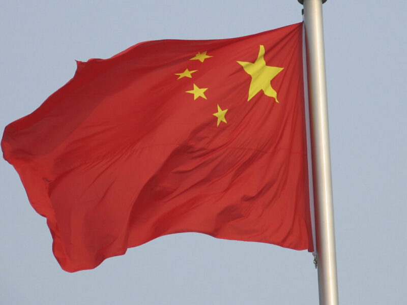 China limita exportação de modelos de IA: guia técnico com fallback