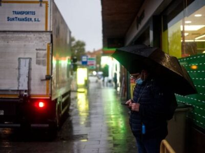 Como proteger seu setup de dev na chuva contra surtos elétricos