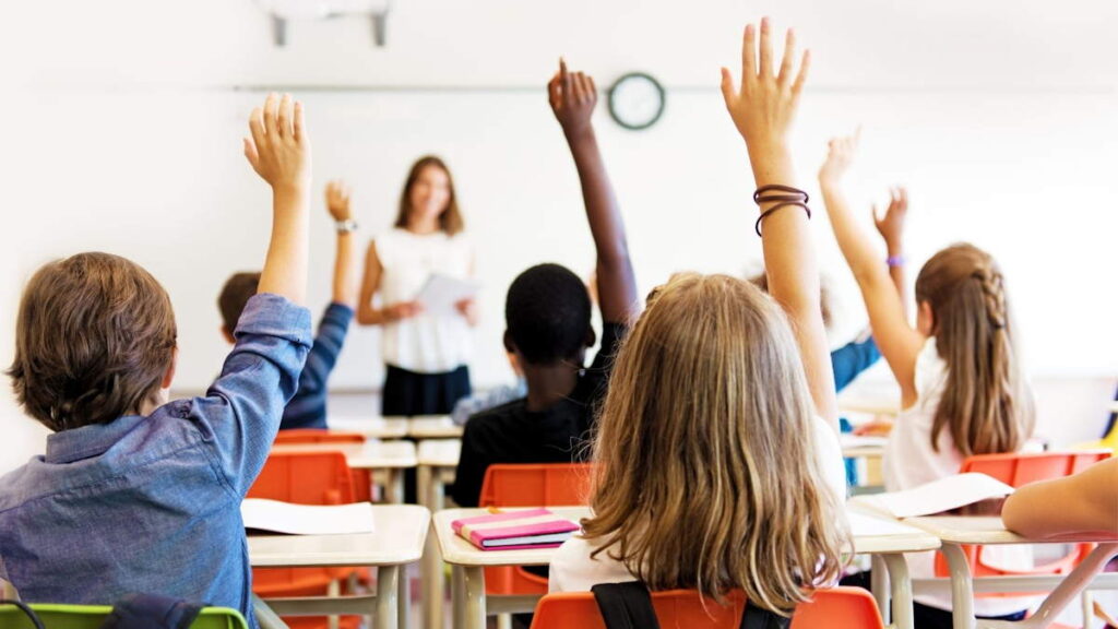 Noruega proíbe IA em escolas: o que devs precisam aprender