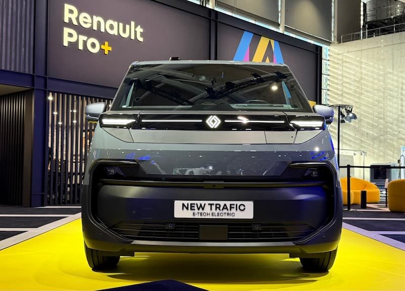 Renault Trafic E-Tech: review 800V e OTA para devs na estrada