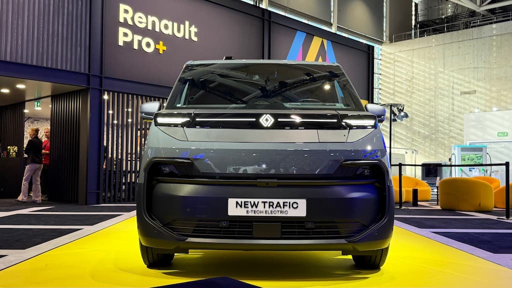 Renault Trafic E-Tech: review 800V e OTA para devs na estrada